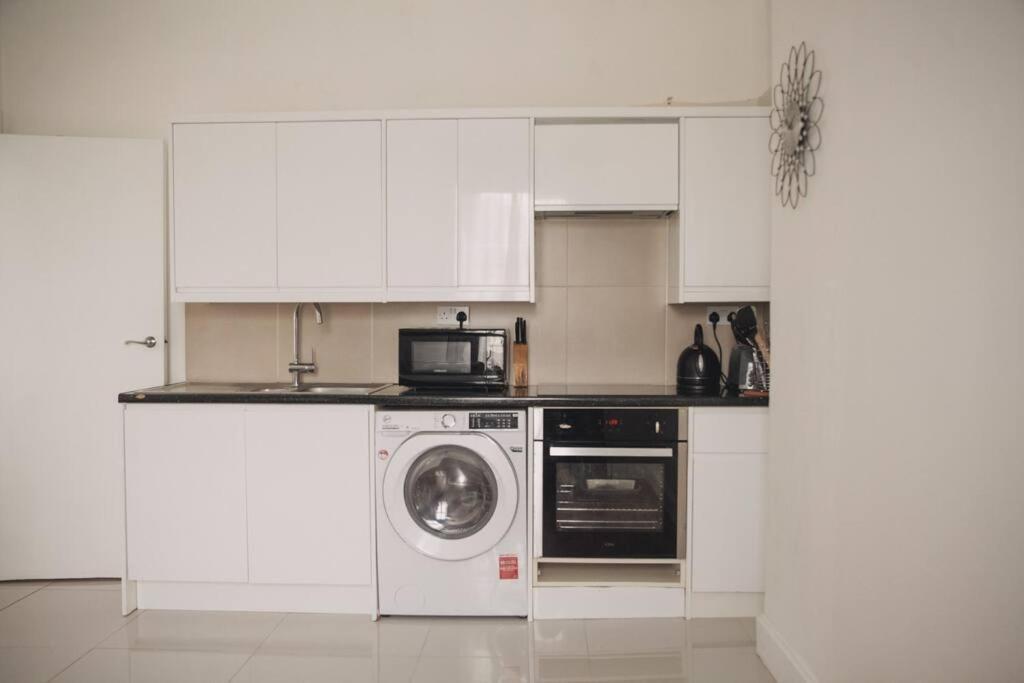 3 Bed Flat With Balcony Central Londra Dış mekan fotoğraf