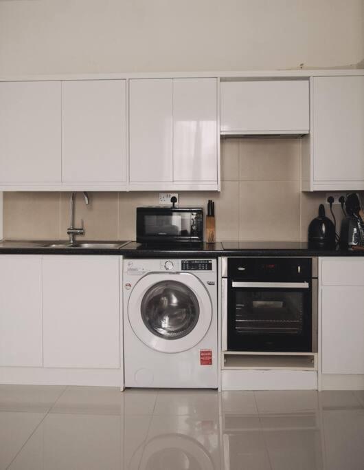 3 Bed Flat With Balcony Central Londra Dış mekan fotoğraf