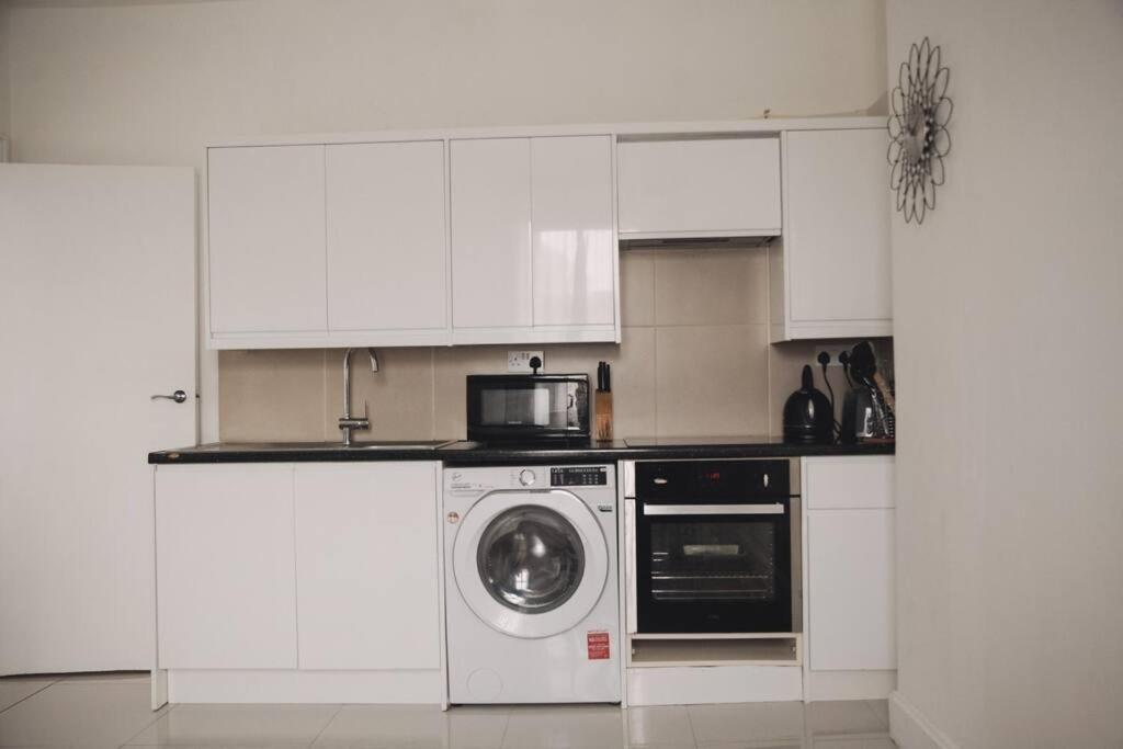 3 Bed Flat With Balcony Central Londra Dış mekan fotoğraf