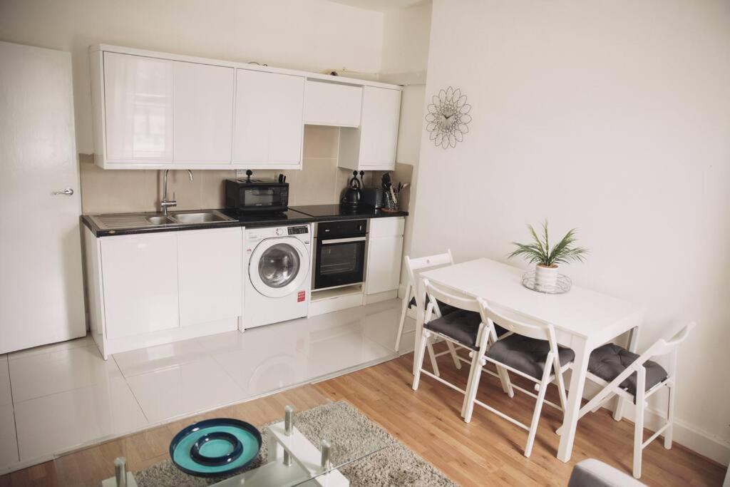 3 Bed Flat With Balcony Central Londra Dış mekan fotoğraf